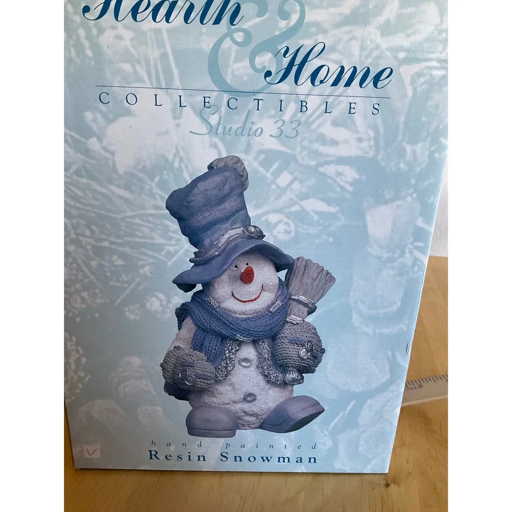 Earth & Home Collectibles Studio 33 Resin Snowman Figurine Blue Silver 10.5 Inch